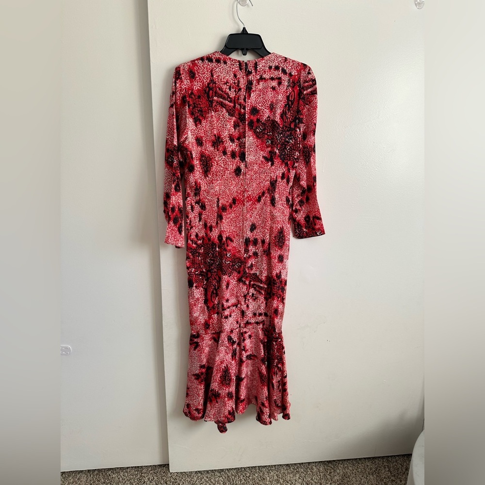 Elegant Asymmetrical Red and Black Dress - Picture 12 of 16